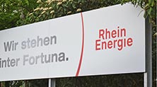 Werbeschild, Sponsor Fortuna K&#246;ln, Fr&#228;sung, Beklebung, Montage am S&#252;dstadion von Fortuna K&#246;ln